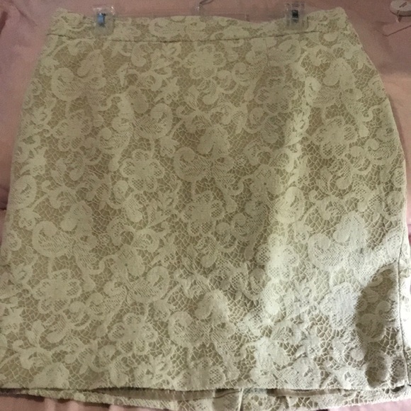 Cynthia Rowley Dresses & Skirts - Cynthia Rowley lace skirt beige with tan lining